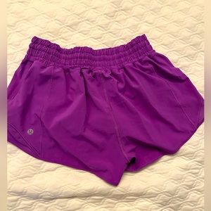 lululemon shorts hotty hot high-rise lined short 2.5” moonlit magenta